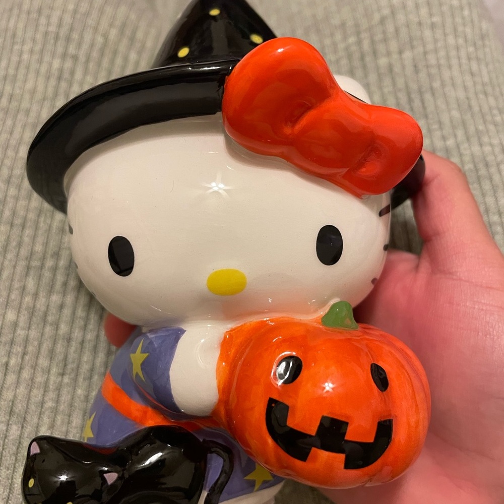 Hello Kitty Halloween Witch Figurine with Pumpkin